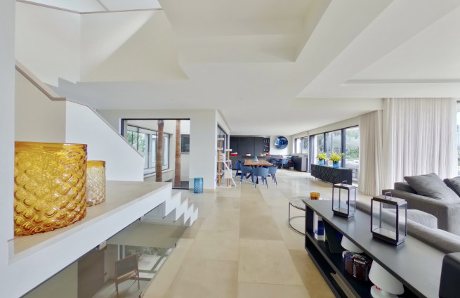 Grote, moderne woonkamer vlakbij het strand - Villa Grimaud