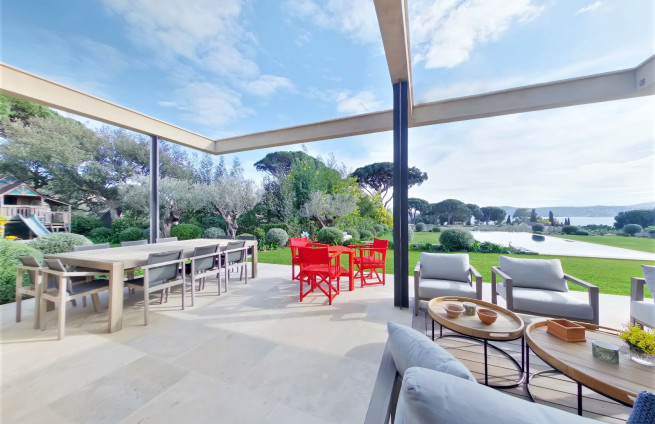 Terrace with sea view, private garden, villa Grimaud
