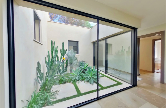 Luxe patiovilla te koop in Beauvallon