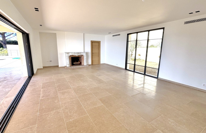 Bright living room with sea view - villa