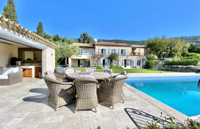exceptional property with a view of the Gulf of Saint-Tropez-Grimaud