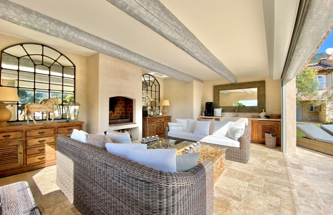 pool-house-villa-luxe-immobilier-grimaud