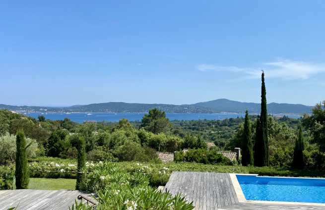 Sea view of the Gulf of Saint-Tropez from Salon Grimaud