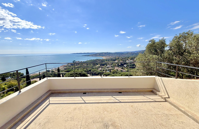 sunset-villa-facing-sea-la-nartelle