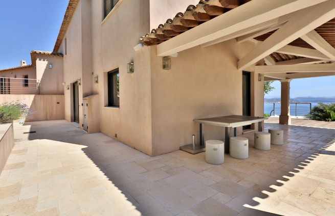 terras-zee-avond-zonsondergang-golf-Saint-Tropez