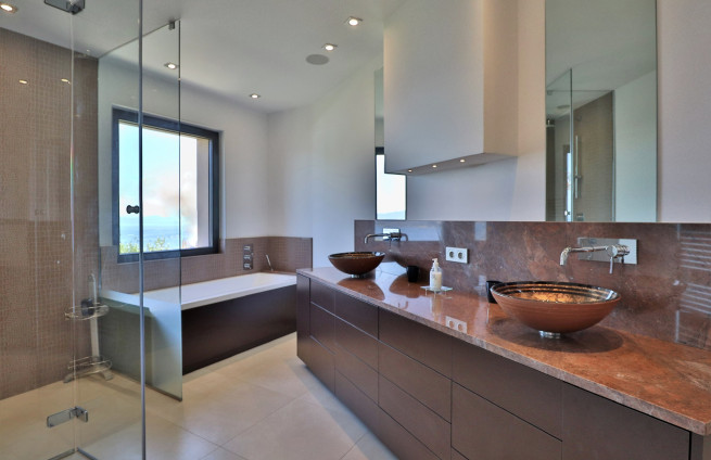 salle-de-bains-design-villa-exception-saint-tropez