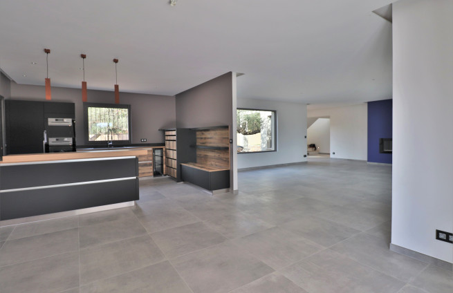 villa-beauvallon-uitgeruste-keuken-eiland