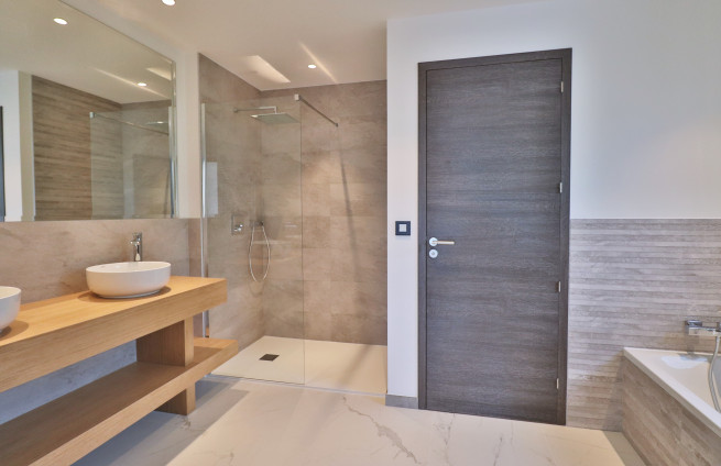 villa-salle-de-bain-luxueuse-beauvallon-grimaud