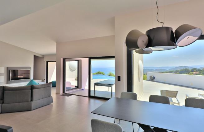 luxury villa dining room with sea view, Sainte-Maxime
