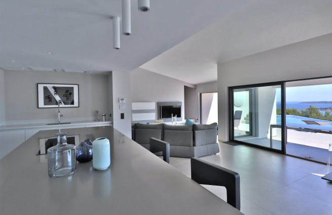 fully equipped kitchen, sea view, contemporary villa, Sainte-Maxime