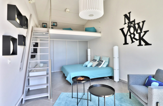 elegante kantoor-slaapkamer-luxe-villa-Sainte-Maxime-tuin-uitzicht