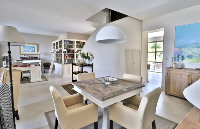 Cozy living room/lounge/villa in Saint-Tropez