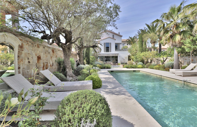 Villa te koop in Saint-Tropez - zeldzame locatie - uitzicht op zee