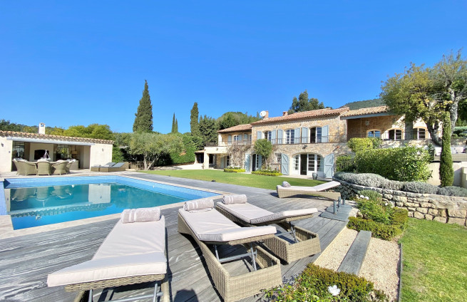 Uitzonderlijk gerenoveerd stenen pand in Beauvallon