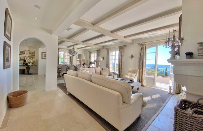 Woning te koop in Beauvallon met panoramisch zeezicht over de Golf van Saint-Tropez