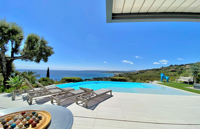 terrasse-vue-mer-pergola-bioclimatique-villa-à-vendre-sainte-maxime