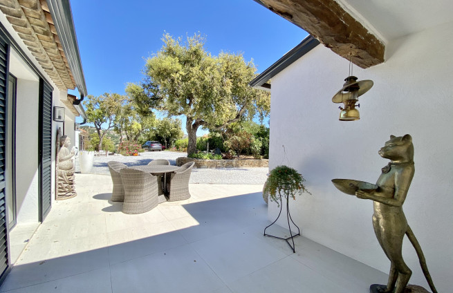 patio-terrace-villa-for-sale-gulf-saint-tropez