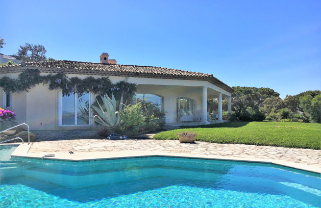 Villa-vue-mer-5-chambres-suite-Gassin