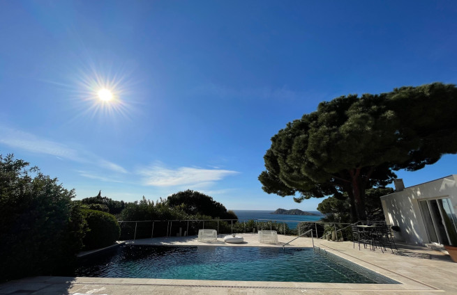 Sea view from the pool of a villa in a private estate - Escalet