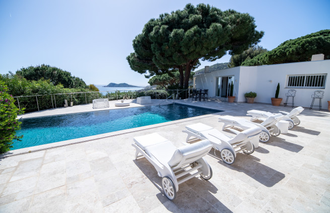 espace-bien-être-piscine-vue-mer-villa-à-vendre-ramatuelle