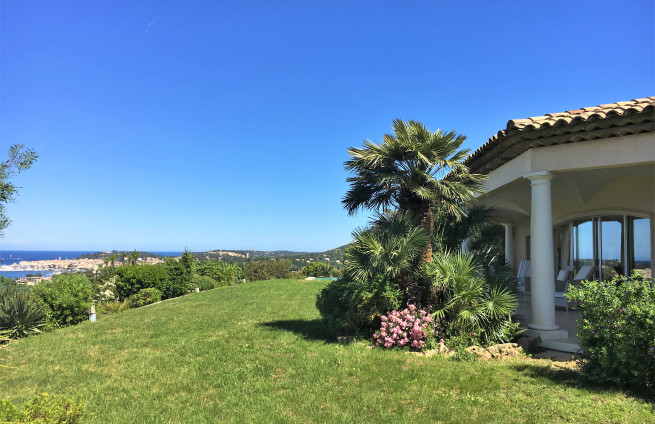 landscaped garden with sea view - property for sale - Sinopolis estate