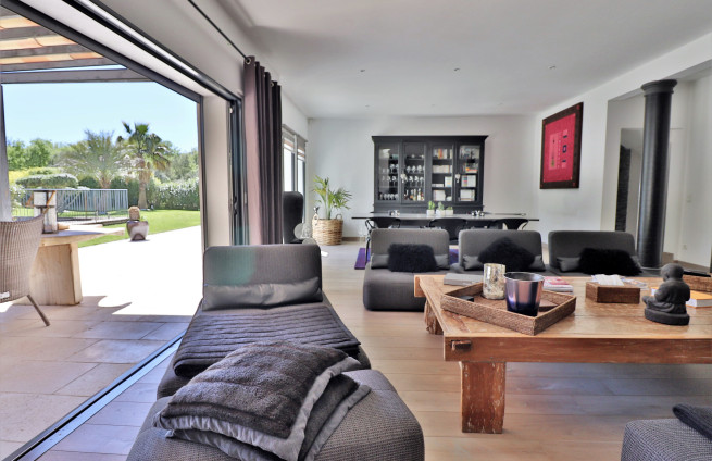 living-dining-room-villa-for-sale-gassin