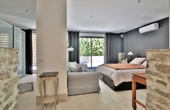 guest room with private bathroom