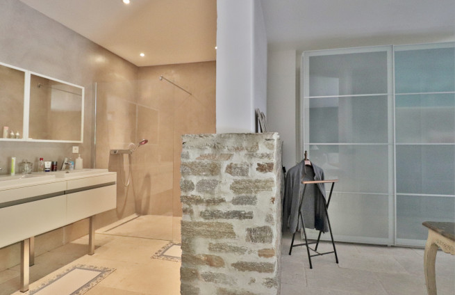 salle-de-douche-privee-invites-gassin