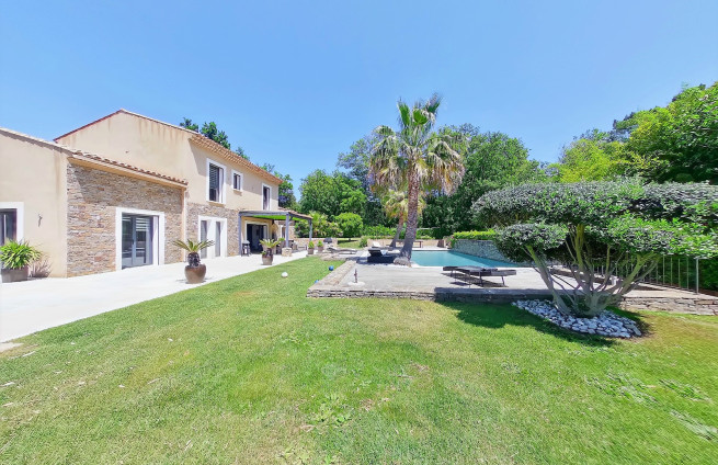 villa near Croix-Valmer-Gassin for sale - flat plot