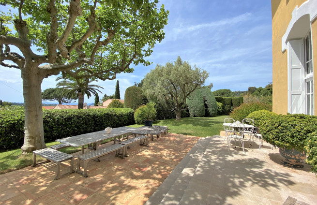terrasse-vue-mer-jardin-provençal-villa-la-croix-valmer