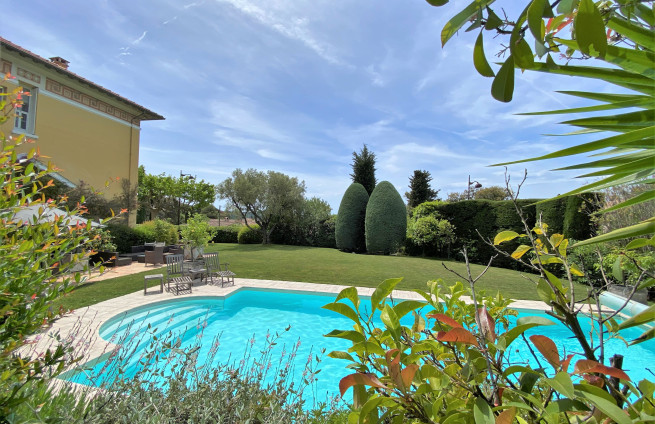 mansion-landscaped-garden-swimming-pool-la-croix-valmer