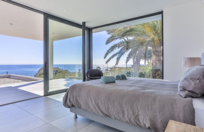 Panoramic sea view modern villa for sale facing La Nartelle beaches