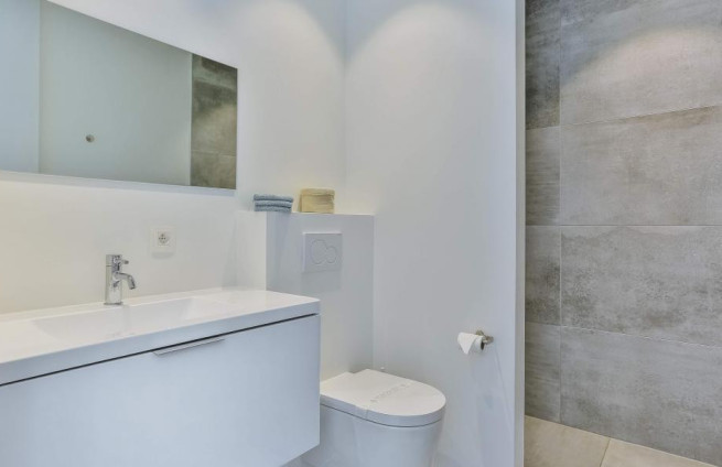 moderne doucheruimte gastenvilla Nartelle