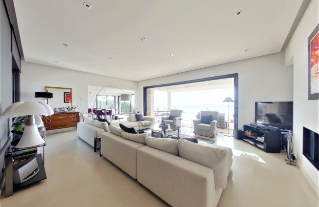 Woonkamer met zeezicht - Luxe villa in Beauvallon met open haard