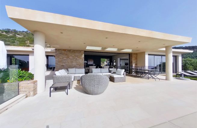 terrasse-soleil-coucher-vue-baie-saint-tropez-villa-beauvallon