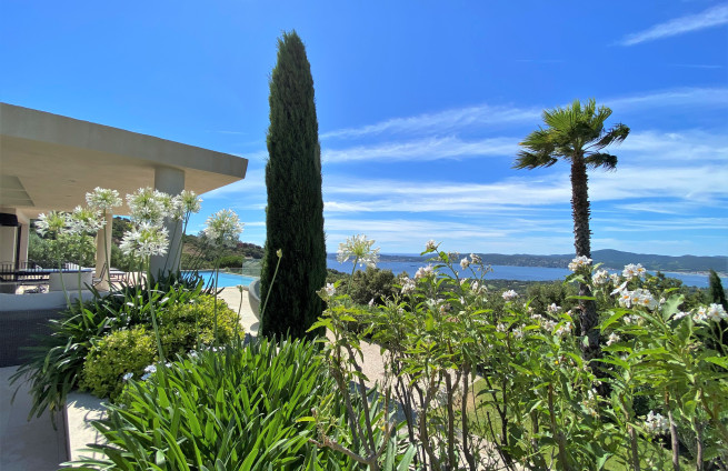 Sea view from the master bedroom of Villa Beauvallon Bartole