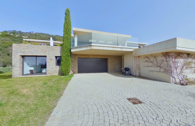 Verharde binnenplaats, dubbele garage, villa te koop, Beauvallon-Bartole