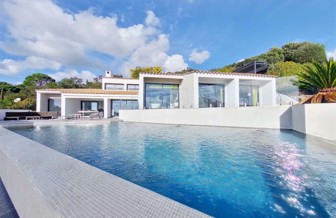 contemporary villa with sea view for sale in Sainte-Maxime