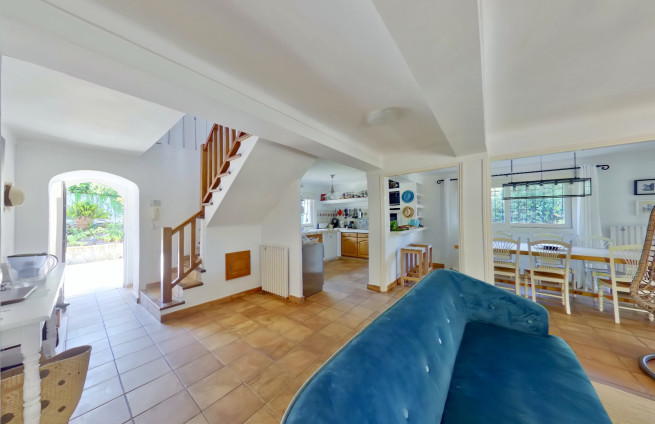 kitchen-dining-living-room-villa-for-sale-gassin-sinopolis