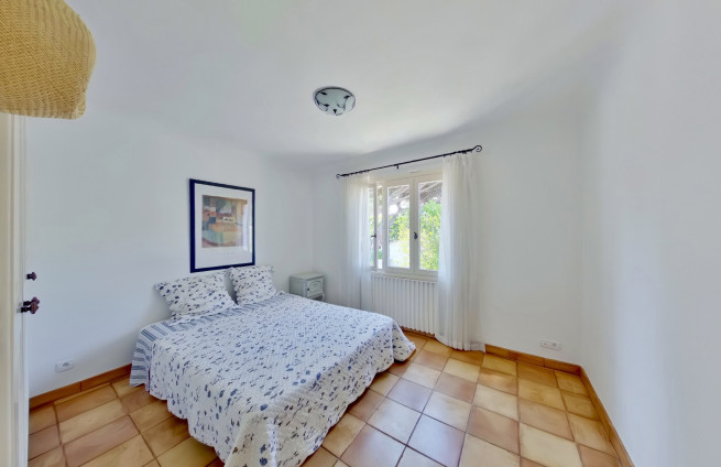 Sea view villa close to the beach for sale in Sinopolis