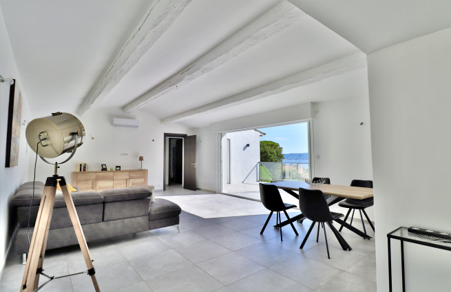 Lichte woonkamer met uitzicht op zee - villa - Sainte-Maxime