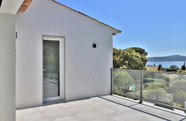 terrasse-salon-vue-mer-villa-sémpahore-sainte-maxime