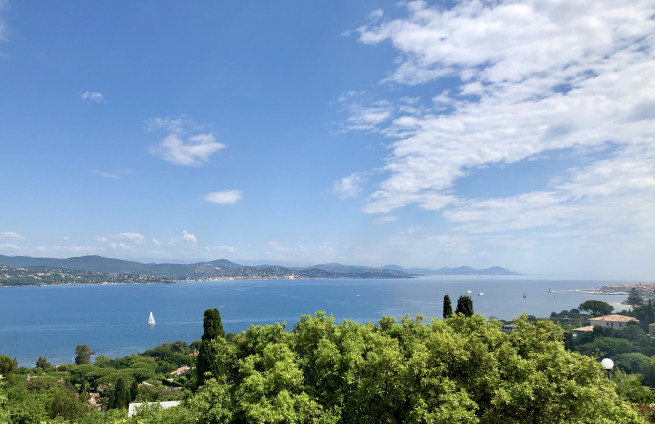 Vue-panoramique-mer-Saint-Tropez-Port-Grimaud-villa-sinopolis-gassin