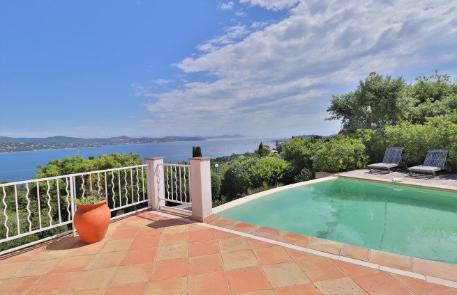 infinity pool with sea view - Domaine Sinopolis - real estate - Gassin