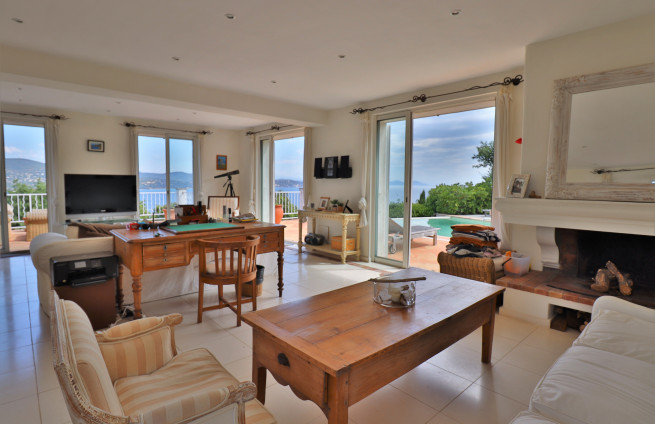 salon-vue-mer-villa-à-vendre-gassin-proche-saint-tropez