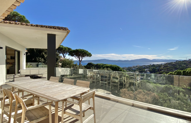 Sea view terrace villa for sale in Sainte-Maxime near the Semaphore