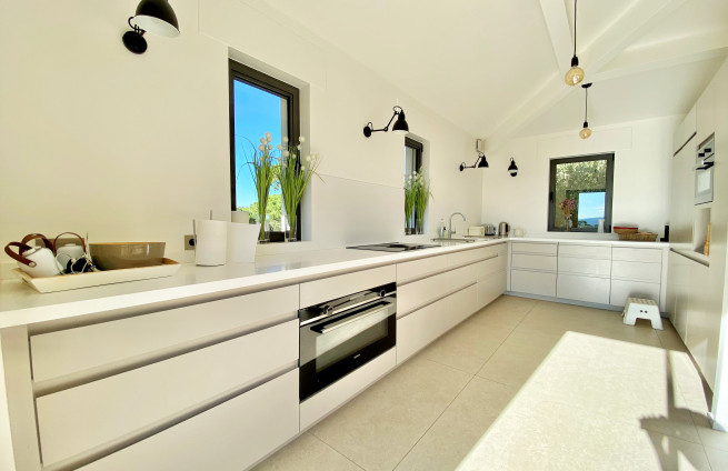 Cuisine-equipee-fonctionnelle-villa-sémaphore