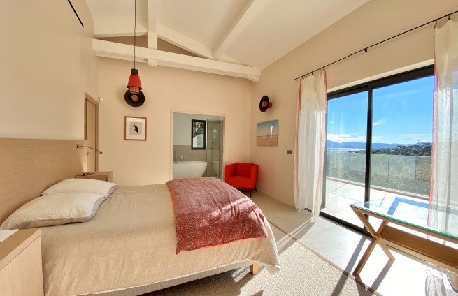 Master suite with sea view and terrace - villa for sale - Semaphore