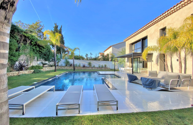 Huis te koop in Saint-Tropez, vlakbij Place des Lices.