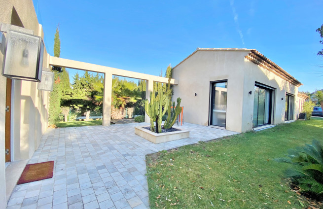 patio-dépendance-terrasse-villa-belle-isnarde-saint-tropez